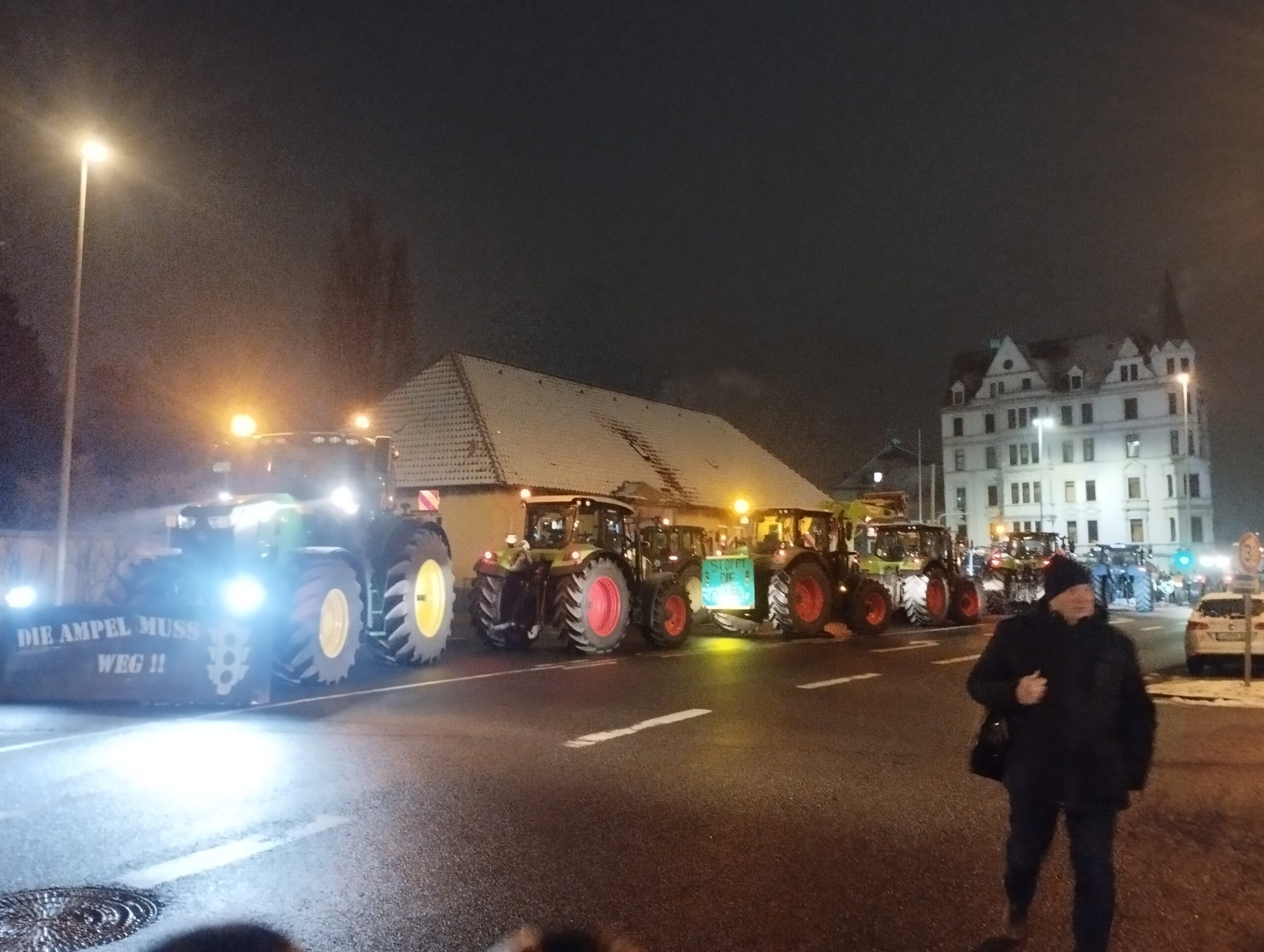 Protestaktionen von Landwirten führen zu Verkehrsbehinderungen in