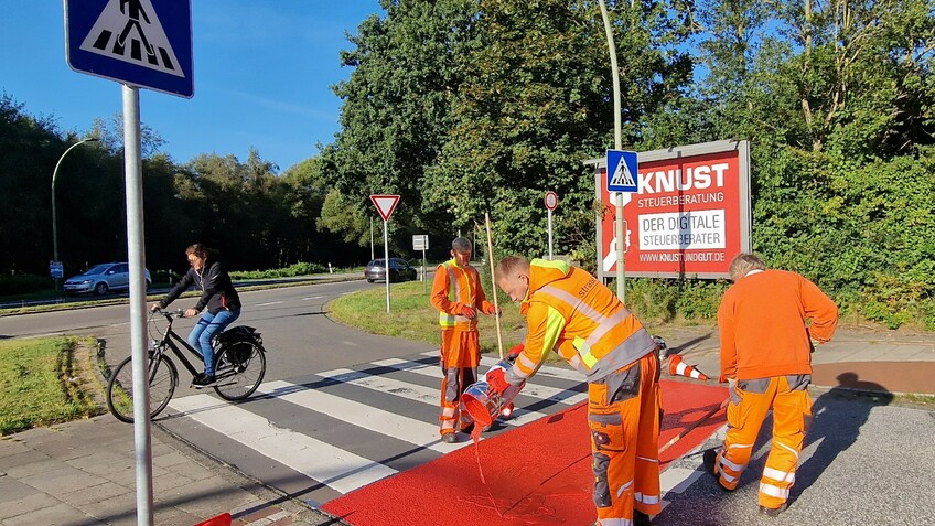 Mehr Sicherheit Für Radfahrende: Bremerhavens Kreuzungen Werden Rot ...