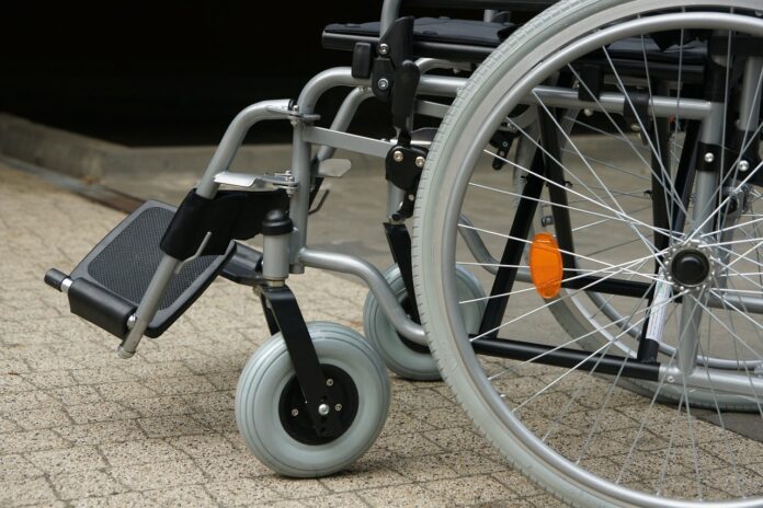 Rollstuhlfahrerin übersehen: Verkehrsunfall in Bremerhaven-Lehe
